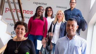 Trabajadores afectados por ERTEs asesoran a usuarios del Plan de Empleo de Cruz Roja