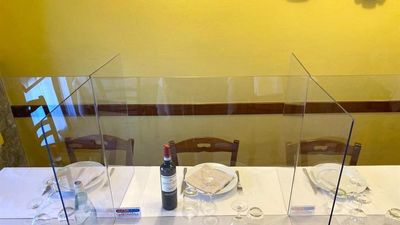 Almeida confirma que Madrid estudia ampliar terrazas, reducir aforo e instalar mamparas en los bares