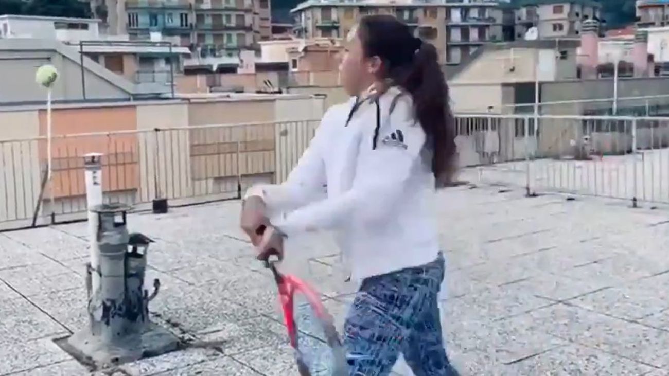 Un partido de tenis jugado en las azoteas de Italia