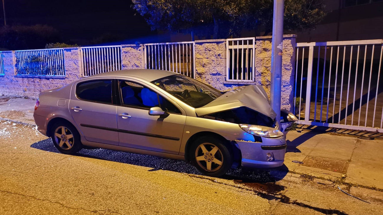 Investigado un conductor que cuadruplicaba la tasa de alcohol y se estrelló contra una farola en Getafe