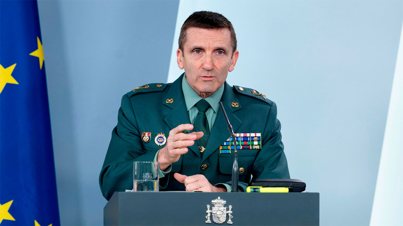 El general Santiago se justifica sobre los  bulos y dice que no incluyen la "crítica política"