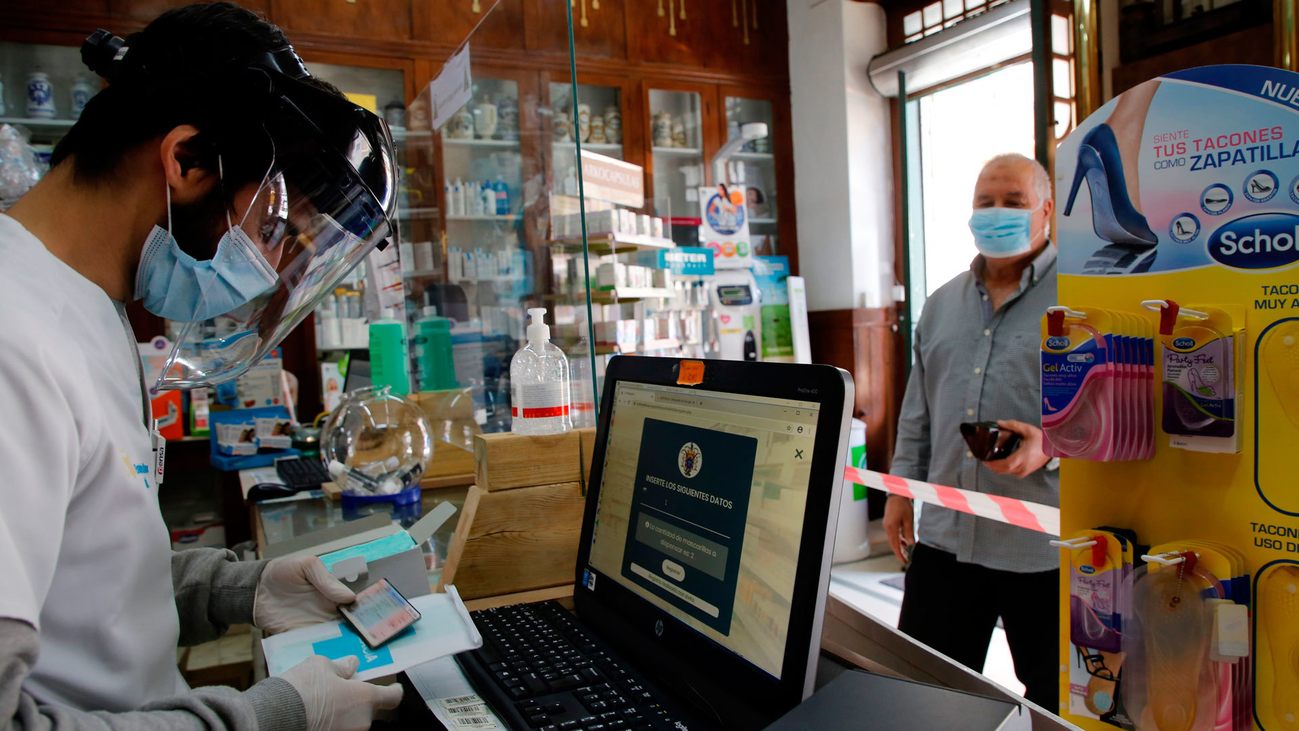 El Gobierno fija el precio máximo de las mascarillas en 0,96 euros