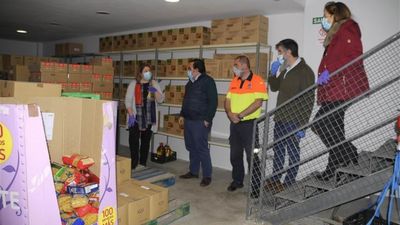 Boadilla reparte a domicilio 2.500 kilos de comida para familias vulnerables