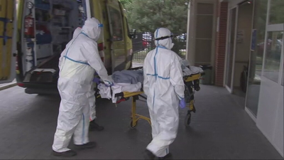 Telemadrid acompaña a una UVI móvil en el traslado de un niño en estado crítico por coronavirus