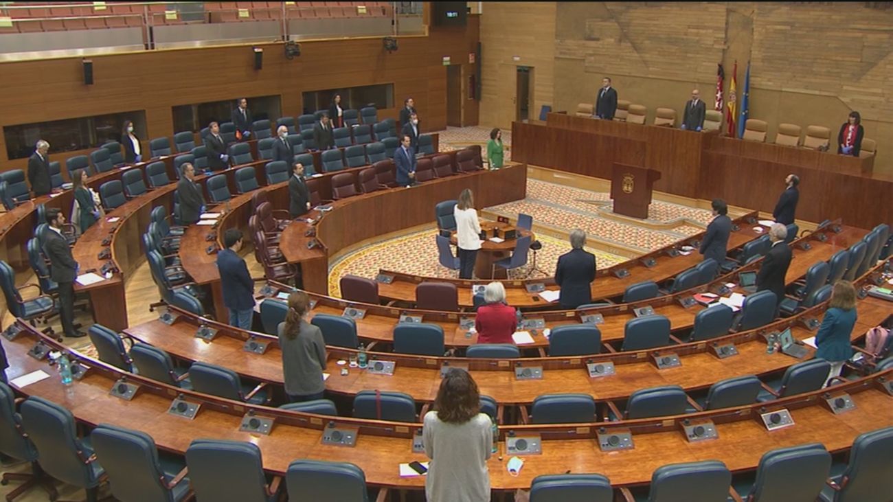 Minuto de silencio en la Asamblea de Madrid por las víctimas del coronavirus