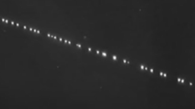 Satélites de SpaceX, las extrañas luces alineadas que se ven en el cielo