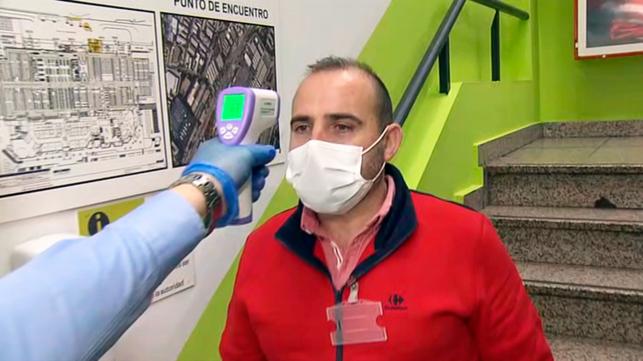 Control de temperatura a los empleados de supermercados antes de comenzar a trabajar