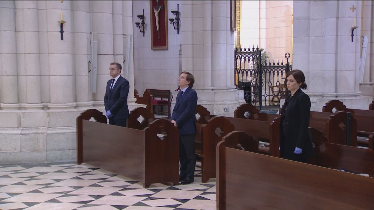Ayuso, Almeida y Franco asisten a la misa en la Almudena por las víctimas del coronavirus
