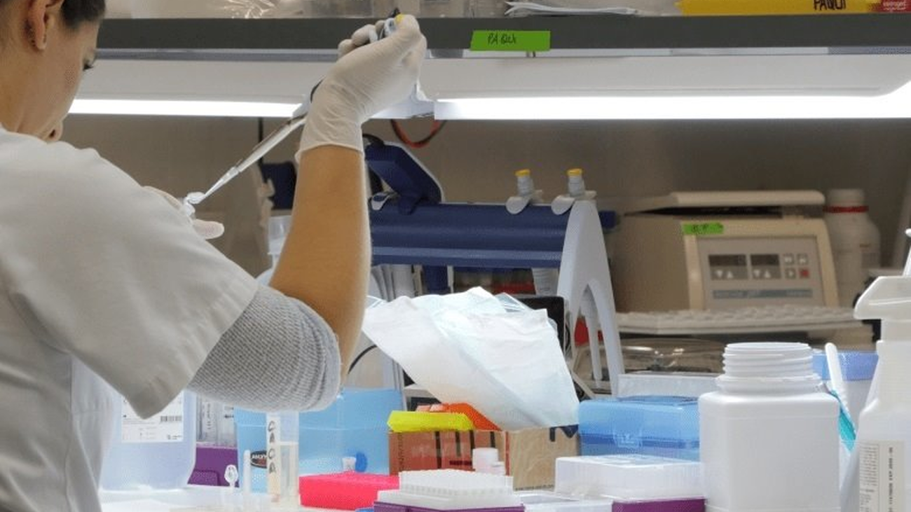 ¿De qué depende que una persona tenga más carga viral que otra?