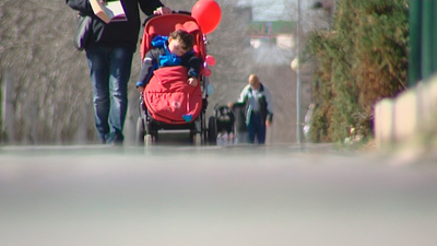 Menos niños en la calle en el segundo día de salida cuando los avisos dan paso a las sanciones