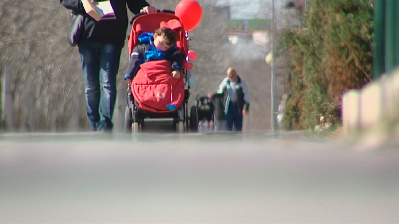 Menos niños en la calle en el segundo día de salida cuando los avisos dan paso a las sanciones