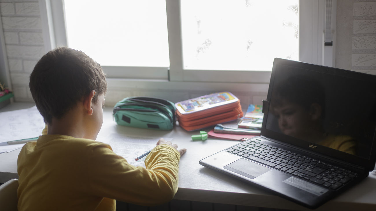 Educación comprará 3.500 tabletas y tarjetas sim para alumnos sin recursos