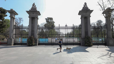 Retiro y otros parques históricos cierran este domingo por previsión de viento