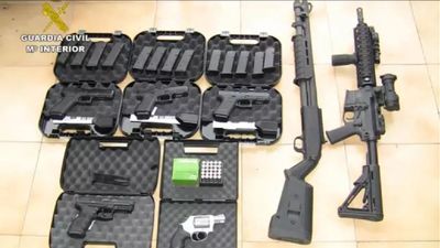 Cinco detenidos que adquirían armas con documentos falsificados de las Fuerzas Armadas