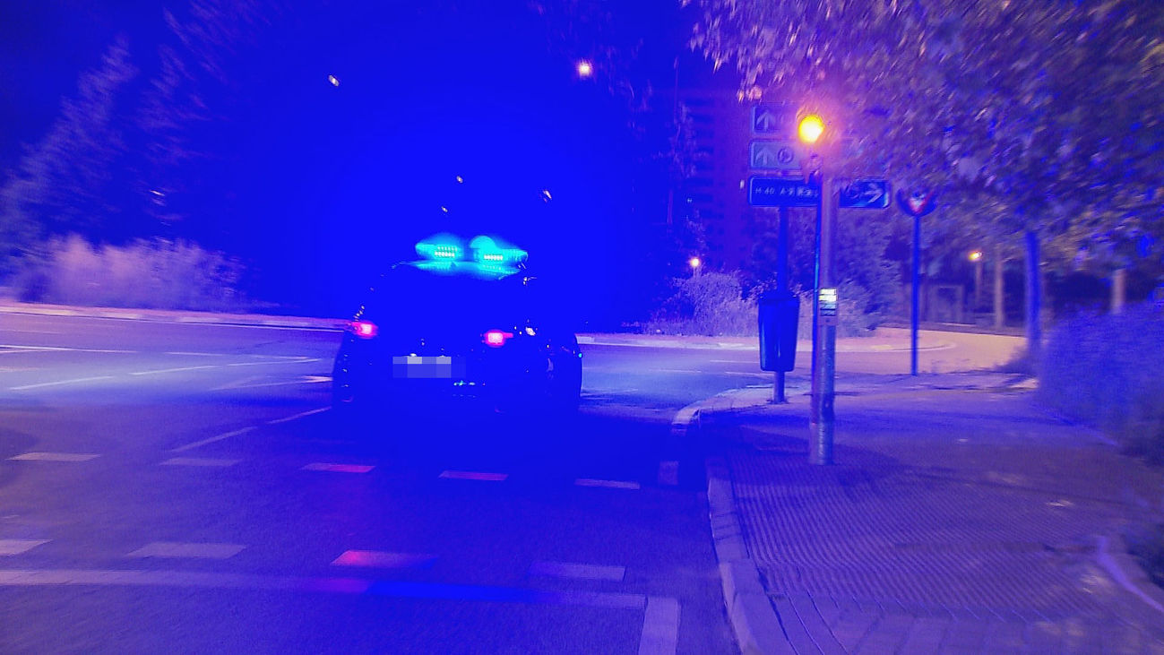 Un agente es atropellado en un control policial en Puente de Vallecas