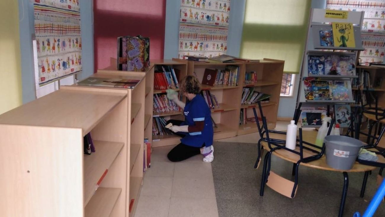 Fuenlabrada refuerza la desinfección en 54 centros educativos, centros de salud y las farmacias