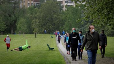 Sólo se podrán reunir un máximo de 10 personas en la fase uno de la desescalada