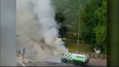 Un incendio calcina la cabina de un camión de recogida de basura en Madrid