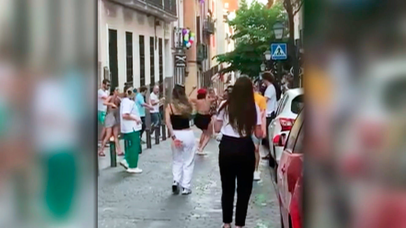 Policía Municipal investiga quiénes bailaban cantando "No me quedo en casa" en Malasaña