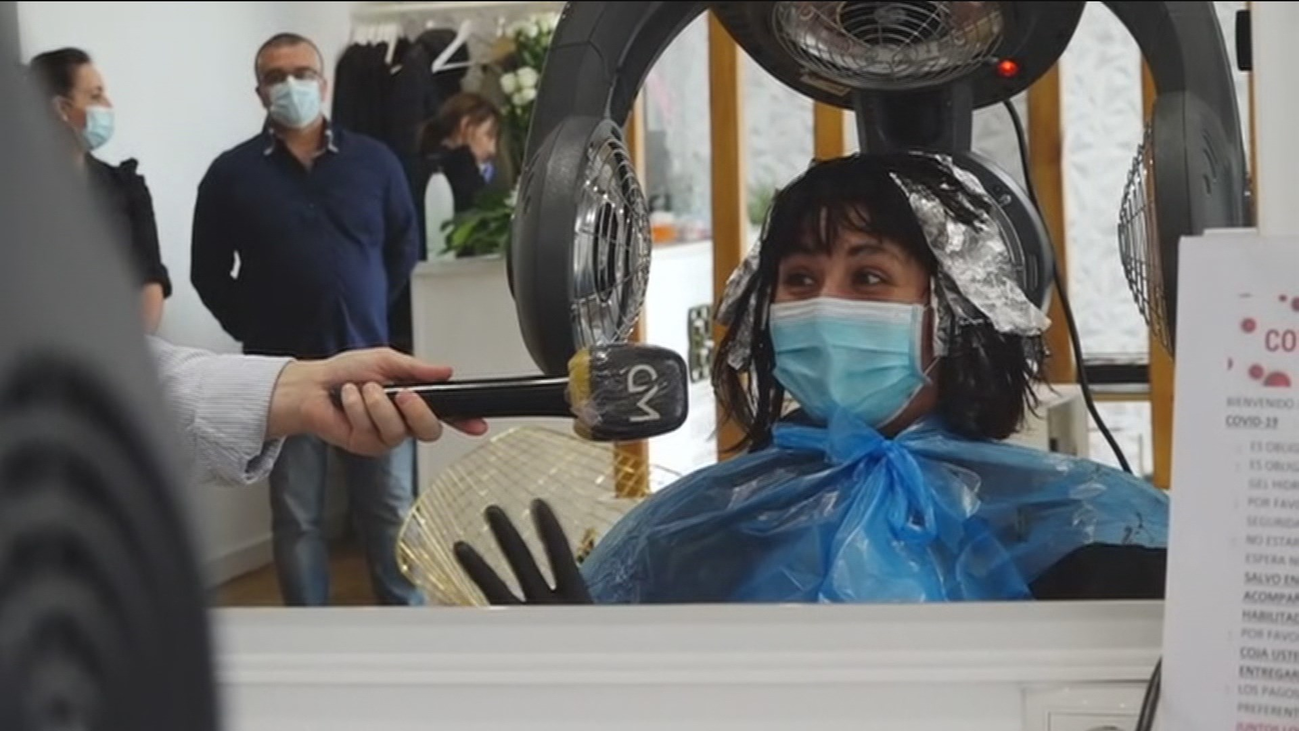 La 'transformación' de una peluquería de Valdemoro contra el coronavirus