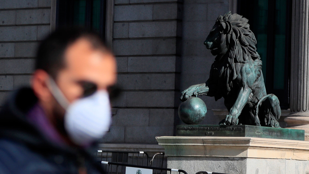 El Gobierno advierte a Casado del "caos sanitario y económico" si no apoya otro estado de alarma