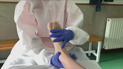 'Fisios', podólogos, dentistas... Cómo salvar la salud cuando no hay distancia posible