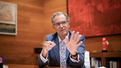 El Consejero de Educación señala que reducir a la mitad el número de alumnos en clase "es imposible de llevar a la práctica"