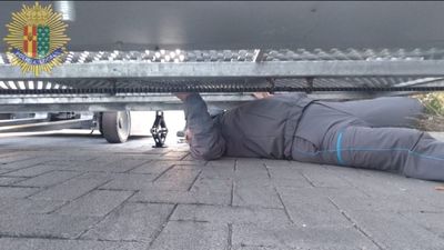 Acta grave por el accidente del trabajador de Getafe que quedó atrapado bajo una puerta de 1.600 kilos