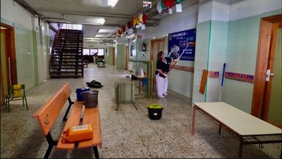 El Ayuntamiento de Móstoles arranca una campaña especial de desinfección en los colegios