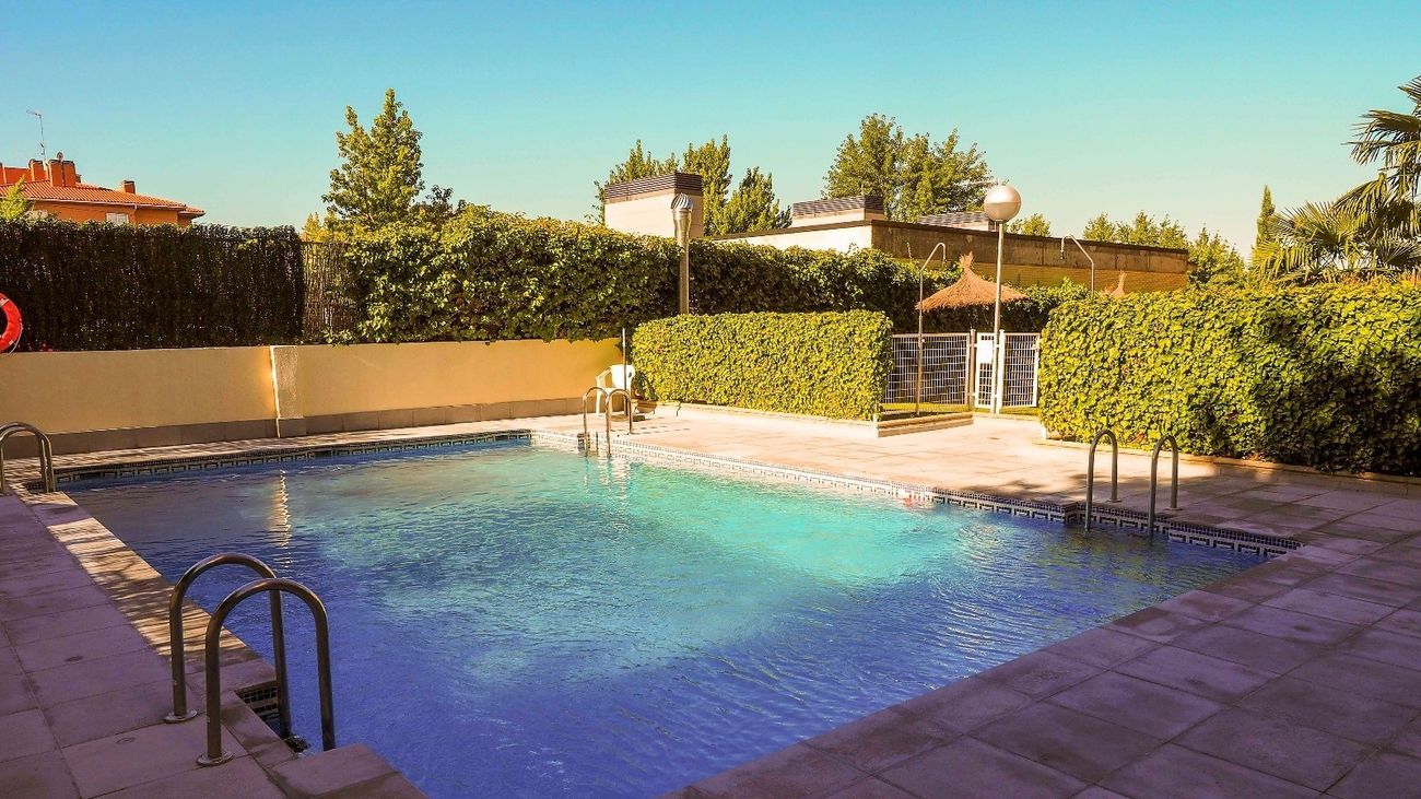 Empresarios madrileños de mantenimiento de piscinas piden al Gobierno que se pronuncie sobre este verano