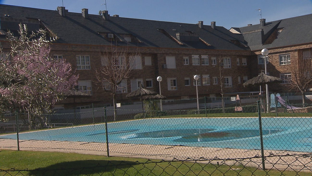 La apertura de las piscinas este verano depende de la regulación de las zonas comunes