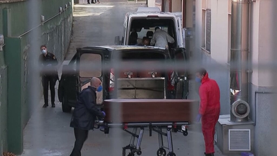 Las residencias madrileñas facilitarán atención al duelo y visitas a enfermos terminales