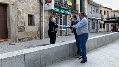 Robledo de Chavela reparte mascarillas y geles a los comercios locales