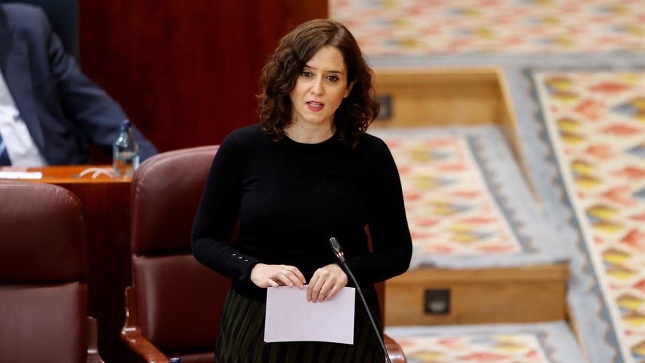 La presidenta de la Comunidad de Madrid, Isabel Díaz Ayuso, responde en el Pleno de la Asamblea