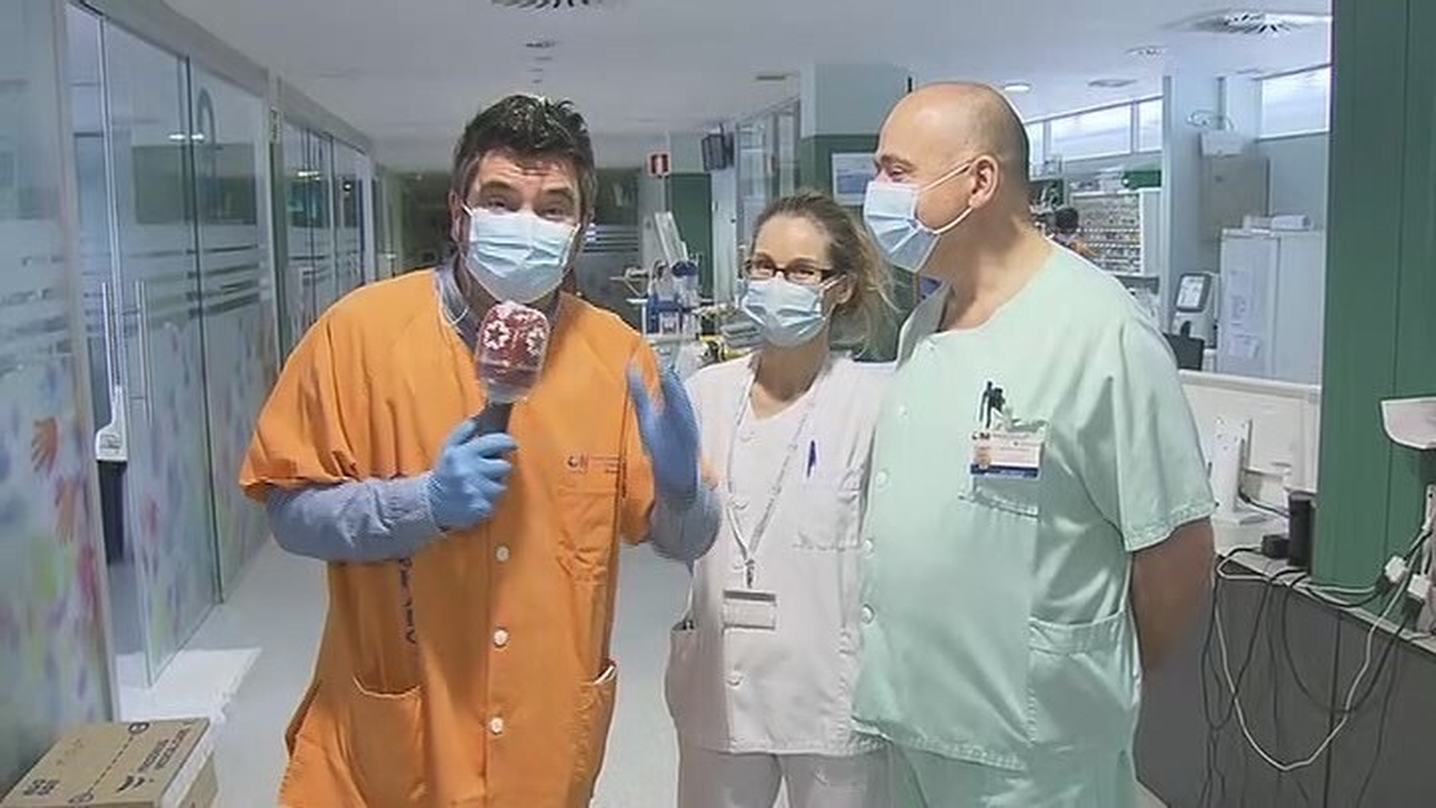 Telemadrid graba por primera vez en el interior de la UCI del hospital de Fuenlabrada