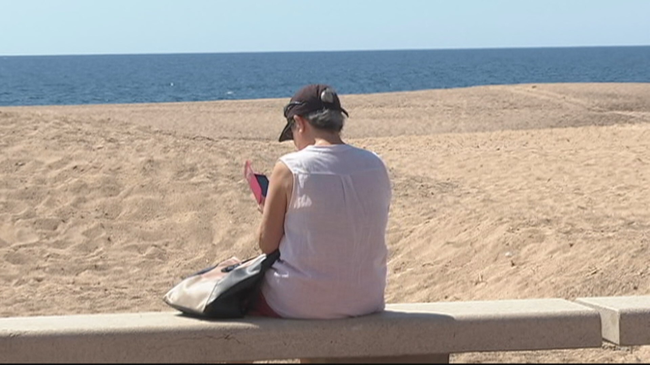 Playas que separan a ancianos, familias y adultos por el coronavirus