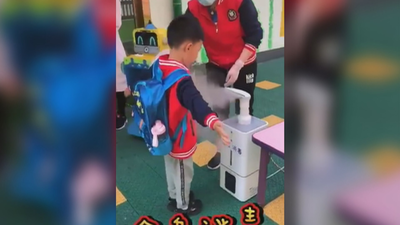 Proponen que los niños usen la lengua de signos “para transmitir cariño” cuando vuelvan al cole