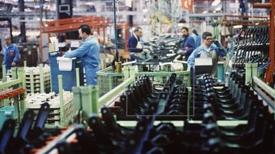 La hibernación económica hunde la producción industrial a su mínimo histórico