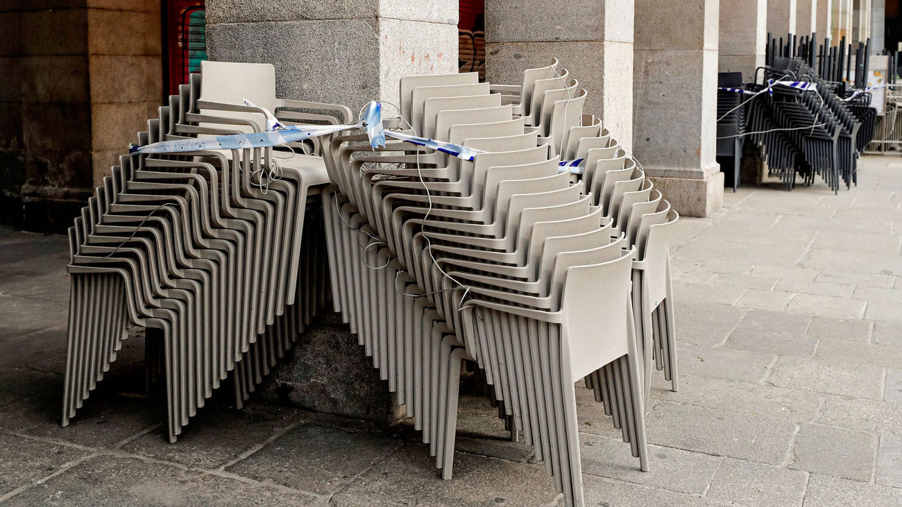 Las terrazas de bares y restaurantes de Madrid, esperan la Fase1 de la desescalada para abrir .