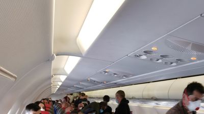 Indignación y polémica por un vuelo entre Madrid y Gran Canaria que no respeta las distancias de seguridad