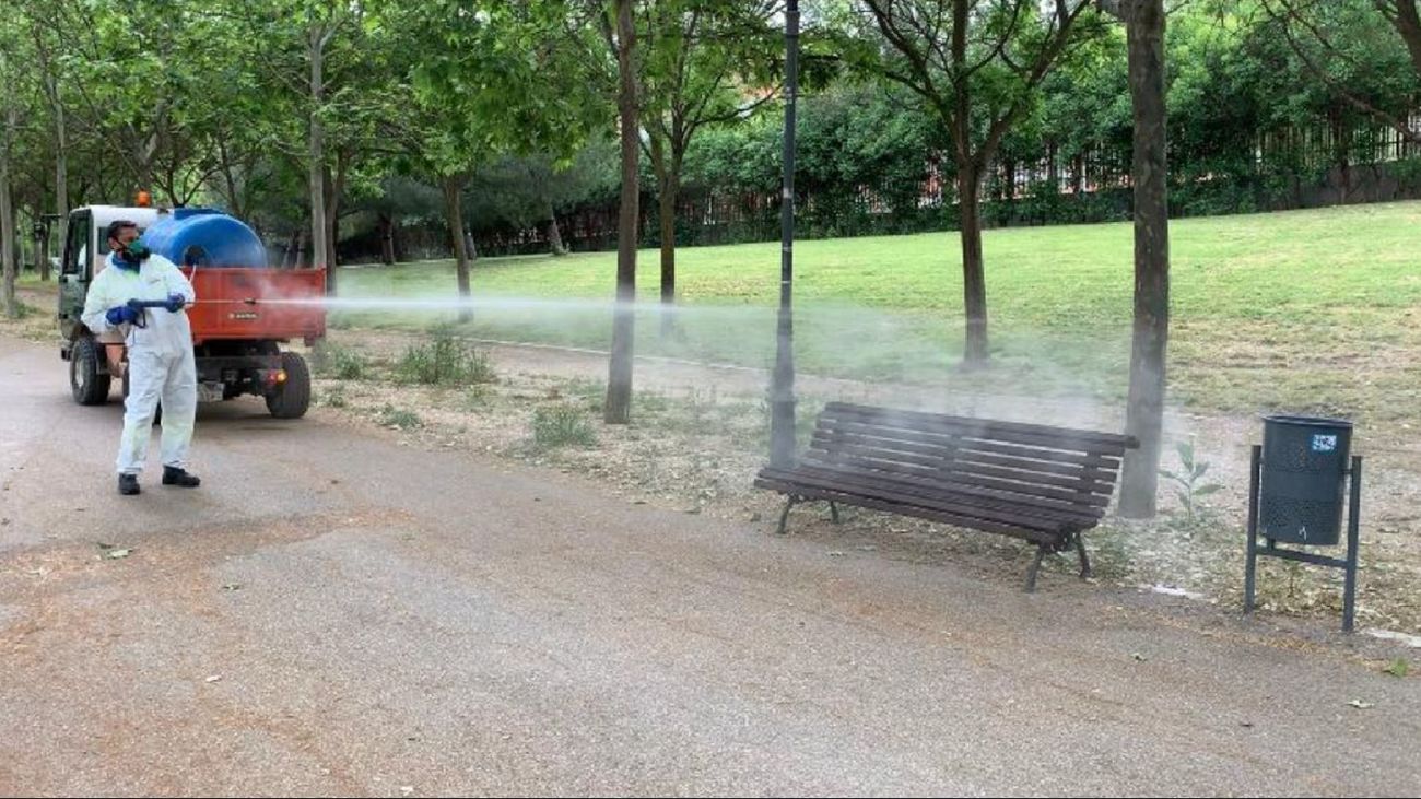 Móstoles intensifica la desinfección de parques y zonas verdes de la ciudad