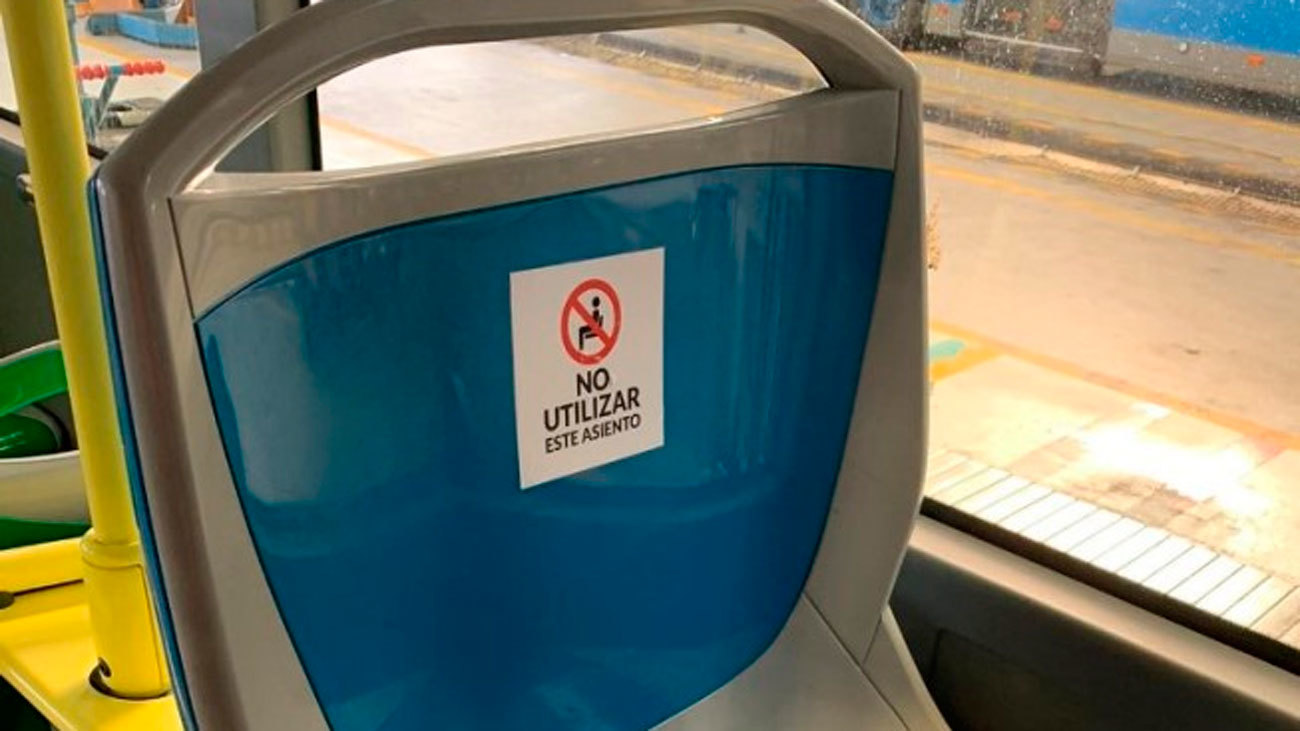La EMT señaliza los asientos que no se pueden usar para mantener la distancia de seguridad