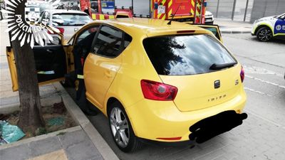 Rescatan a un bebé en Pinto que quedó encerrado dentro de un coche por descuido rompiendo la ventanilla