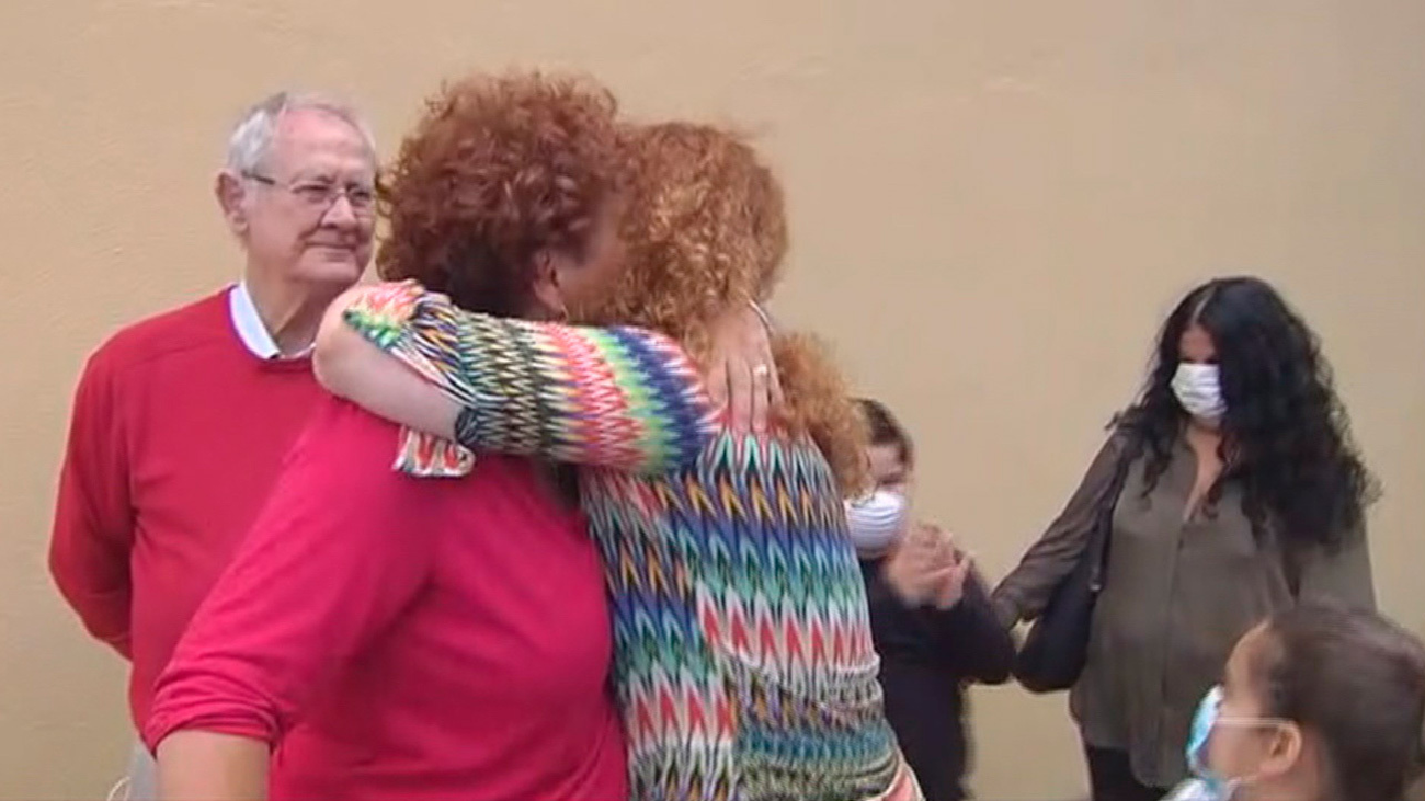 Consejos para el reencuentro familiar: Los besos y abrazos tendrán que esperar