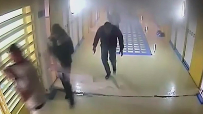 Los funcionarios de prisiones advierten de la tensión con presos que provocan hasta incendios