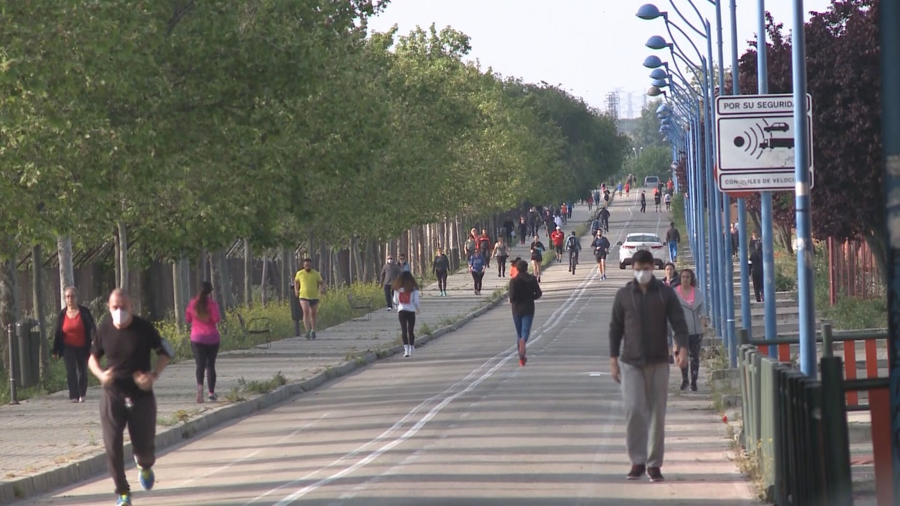 Ayuso y Almeida se reúnen para perfilar el paso de Madrid a la fase 1