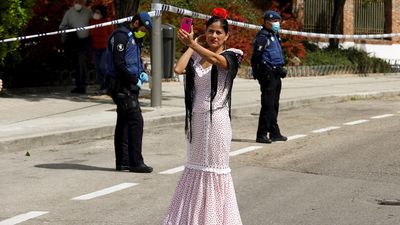 San Isidro sin verbena en Madrid, pero sí con colas para venerar al santo en la ermita