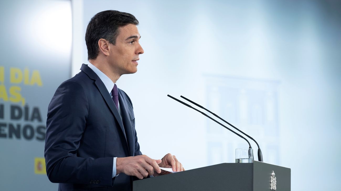 Sánchez dice que el mejor homenaje a los fallecidos es recuperar el espíritu de la Transición