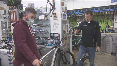 Tiendas y talleres, desbordados por la bicimanía