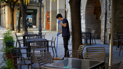 Los hosteleros denuncian pérdidas millonarias por la crisis y piden medidas para reactivar el sector